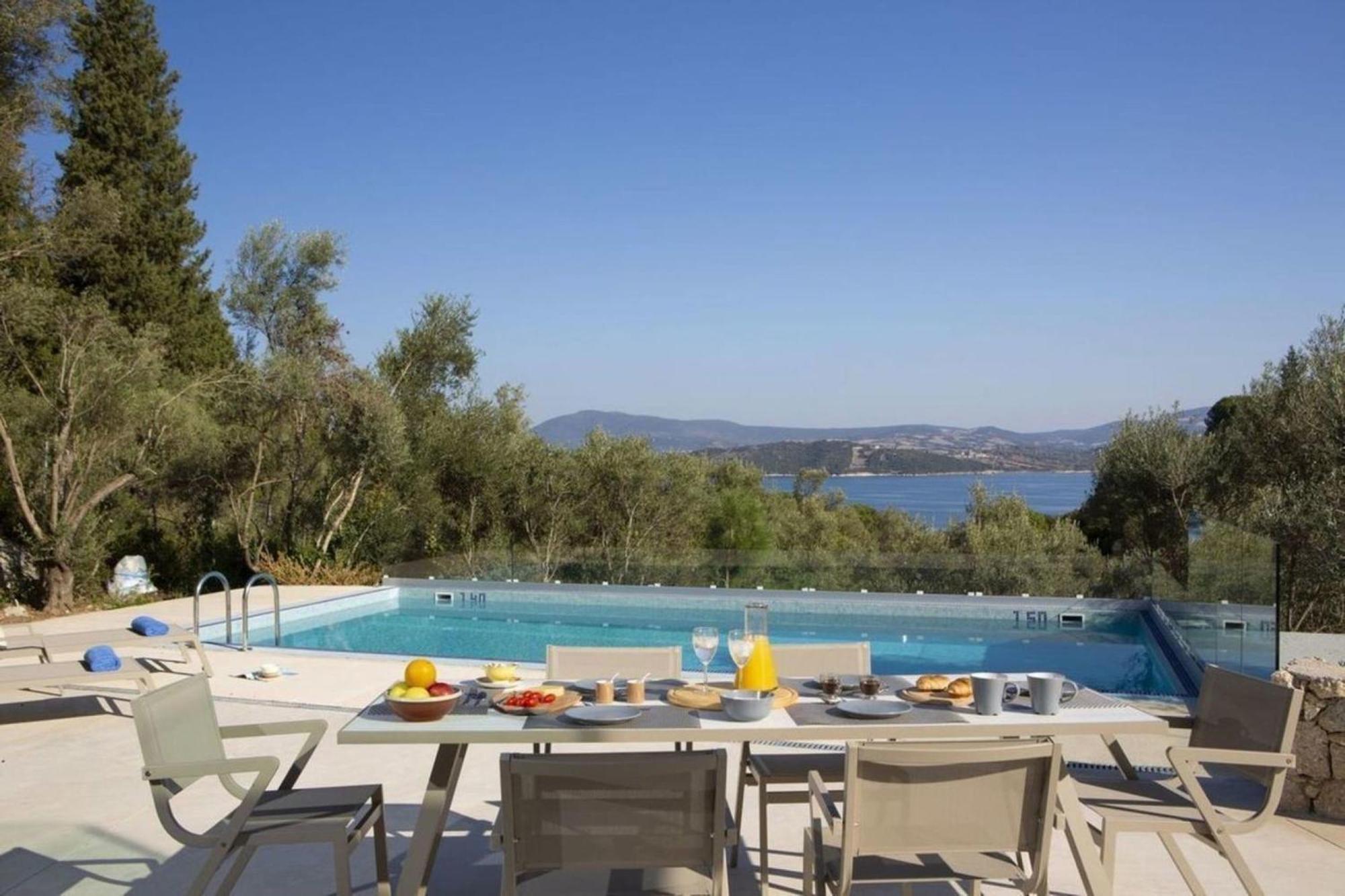 Villa Harriet - With Sea View And Near The Sea